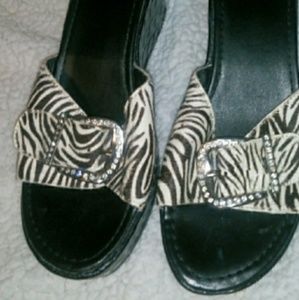 🎈SaLe - YellowBox Jungle Zebra Slide Sandals